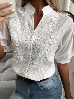 Blusa feminina de manga curta bordada com renda e gola V