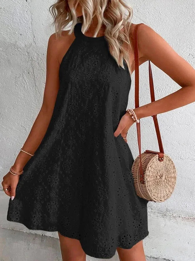Vestido Feminino Curto em Laise Gola Redonda