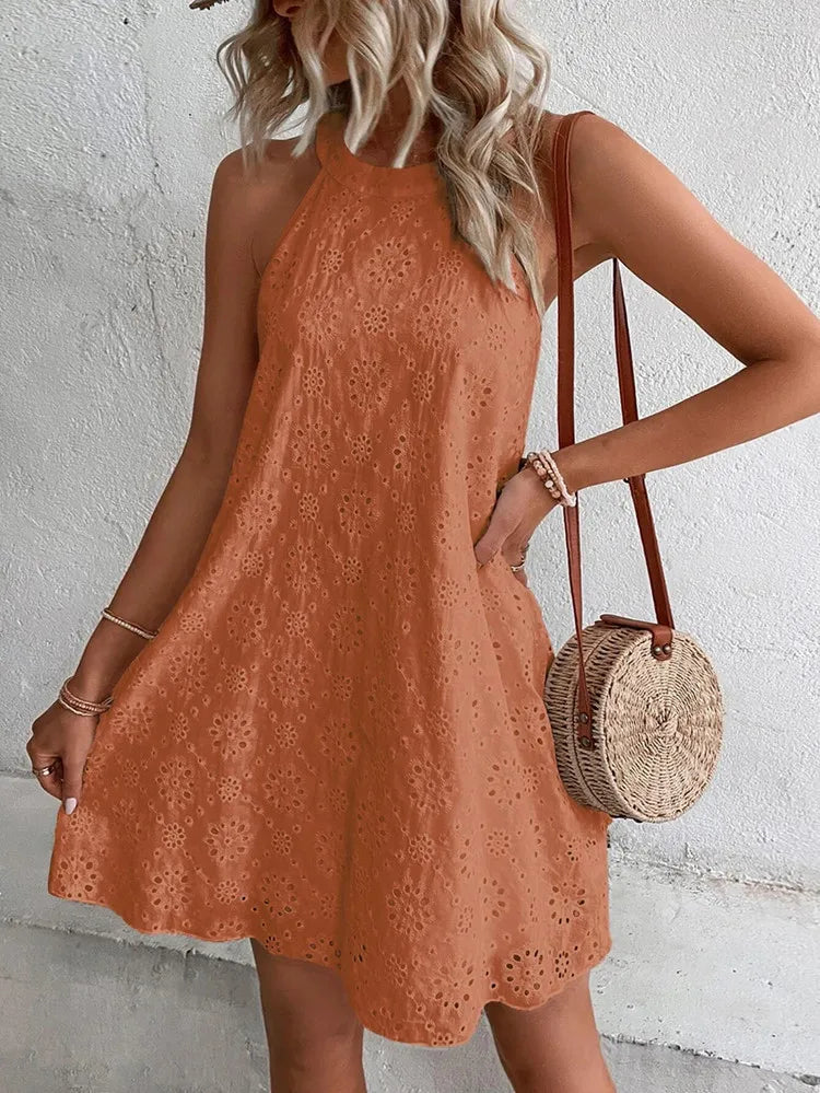 Vestido Feminino Curto em Laise Gola Redonda