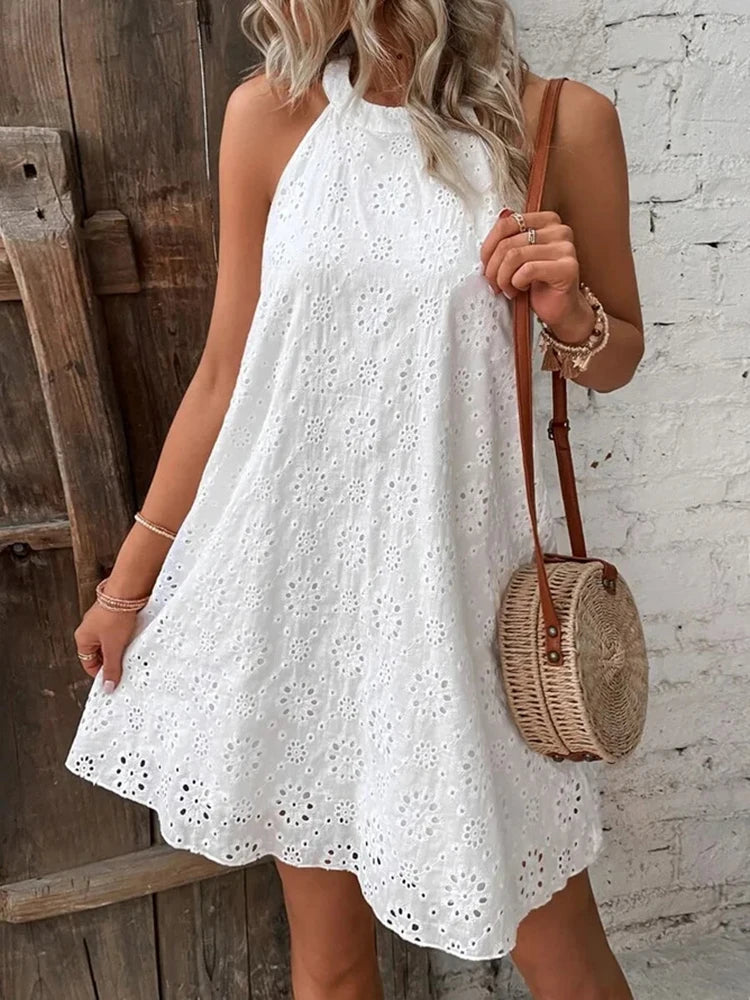 Vestido Feminino Curto em Laise Gola Redonda